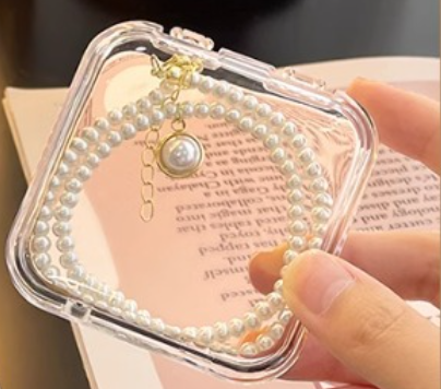 Elegant genomskinlig smyckeslåda