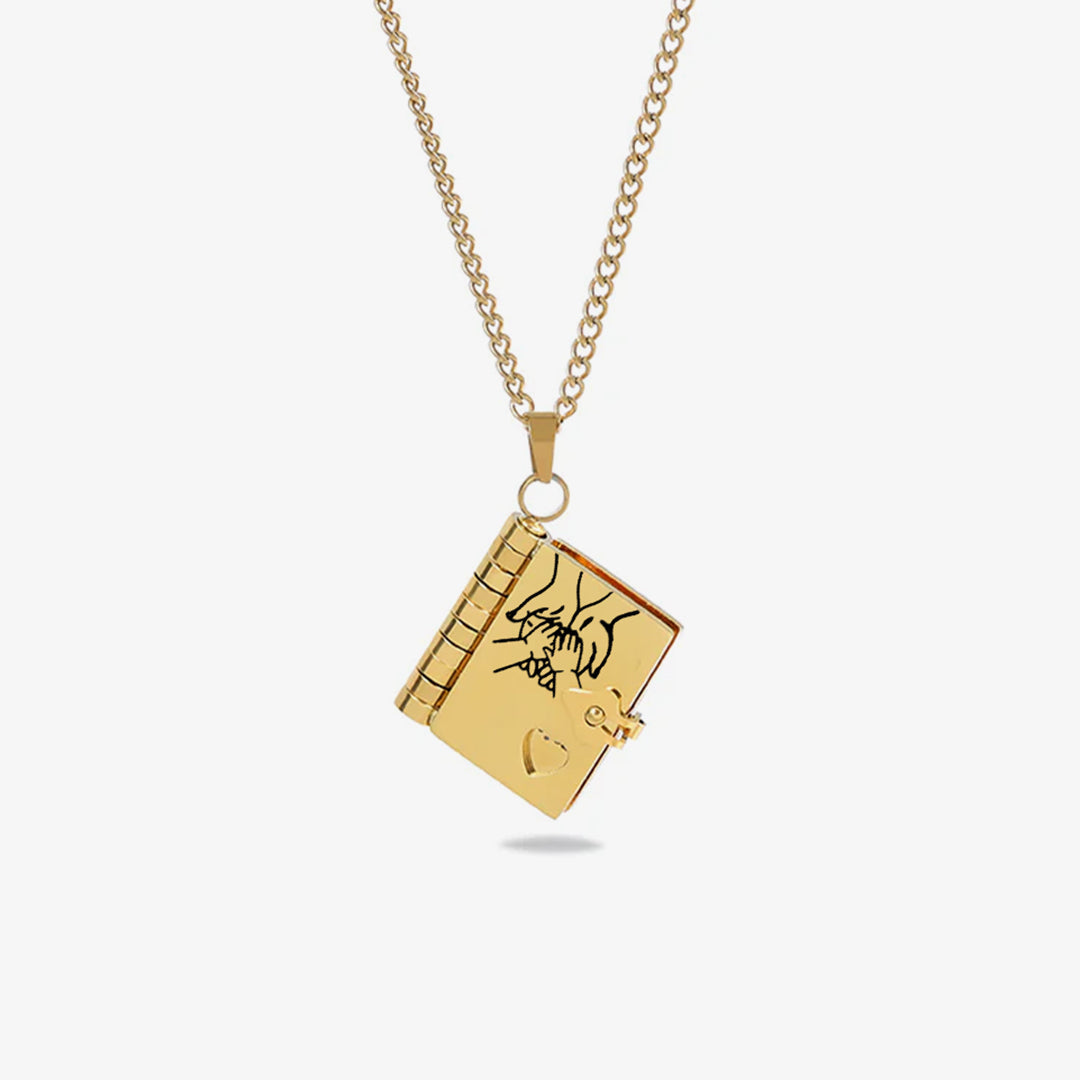 đȘmini Book Necklace - Evig kĂ€rlek ingraverad i mönster
