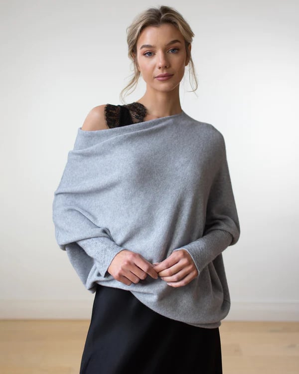 🌸Innovativa Asymmetriska Draperade Stickade Plagg