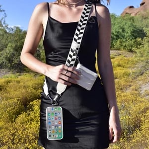 💖Telefonrem med blixtlåsförsedd väska