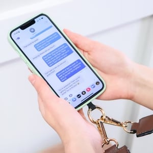 💖Telefonrem med blixtlåsförsedd väska
