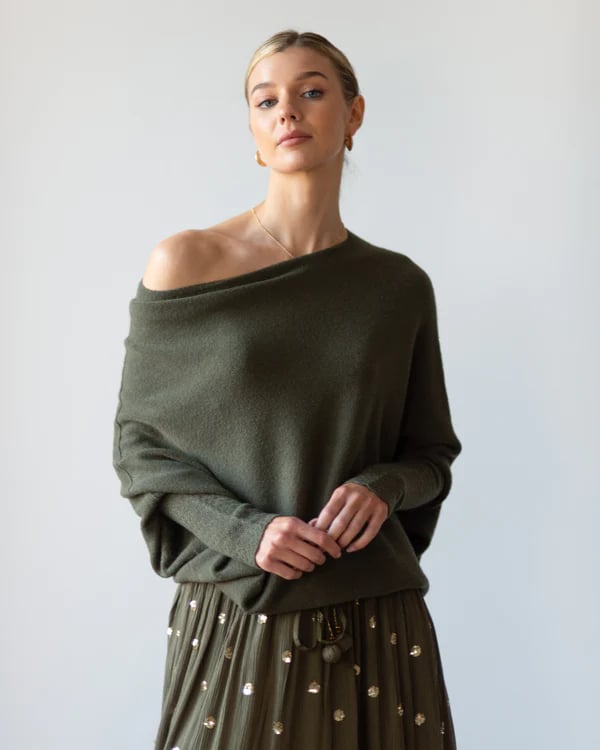 🌸Innovativa Asymmetriska Draperade Stickade Plagg